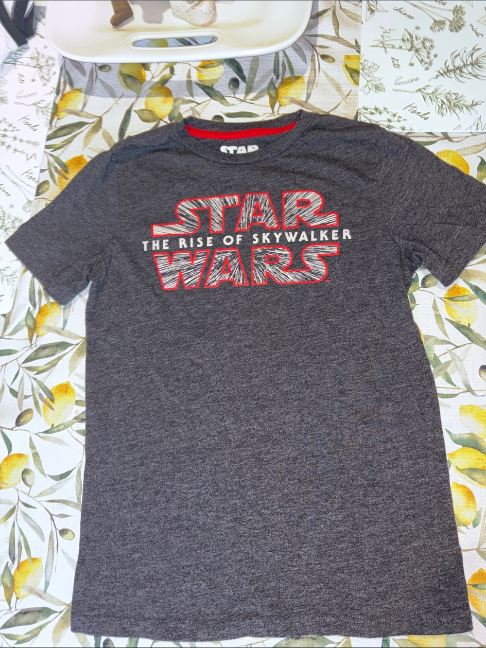 Star Wars Charcoal and Red 'The Rise of Skywalker' Youth Graphic Tee sz YL EUC